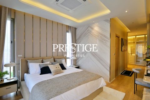 House in Pattaya, Thailand 4 bedrooms № 198422 - photo 13