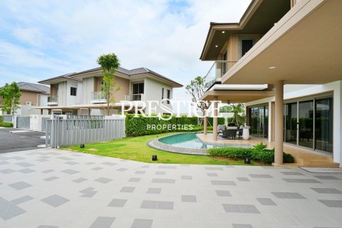House in Pattaya, Thailand 4 bedrooms № 198422 - photo 27