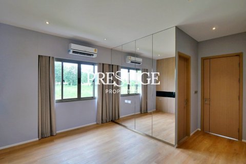 House in Pattaya, Thailand 4 bedrooms № 198422 - photo 24
