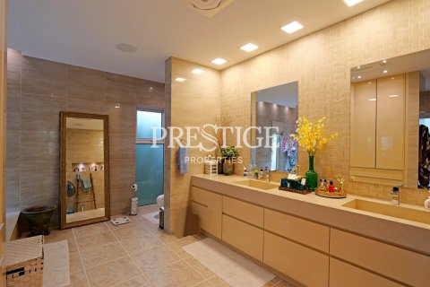 House in Pattaya, Thailand 3 bedrooms № 198423 - photo 14
