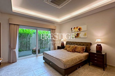 House in Pattaya, Thailand 3 bedrooms № 198423 - photo 12