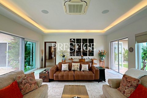 House in Pattaya, Thailand 3 bedrooms № 198423 - photo 4