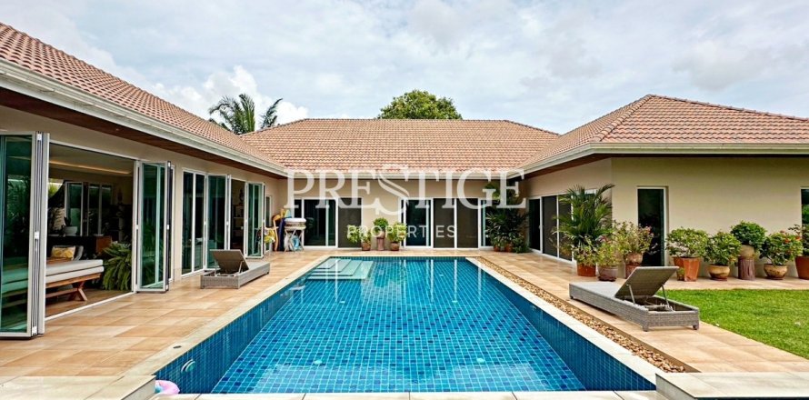 House in Pattaya, Thailand 3 bedrooms № 198423