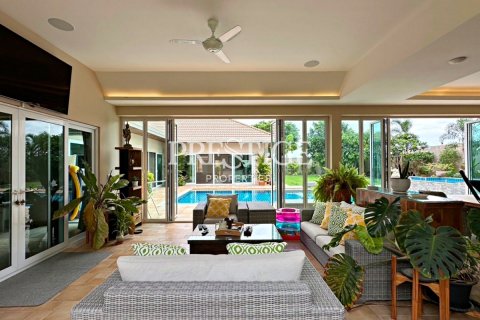 House in Pattaya, Thailand 3 bedrooms № 198423 - photo 22