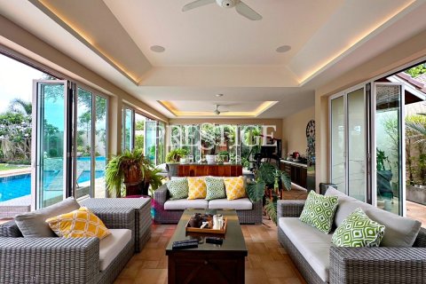 House in Pattaya, Thailand 3 bedrooms № 198423 - photo 20