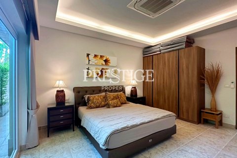 House in Pattaya, Thailand 3 bedrooms № 198423 - photo 13
