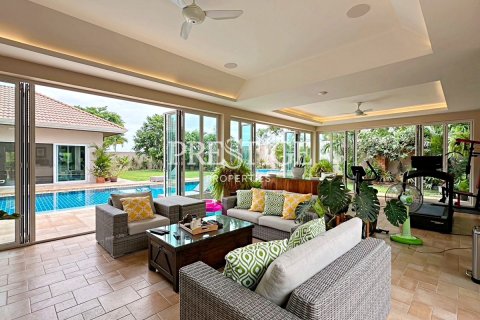 House in Pattaya, Thailand 3 bedrooms № 198423 - photo 21