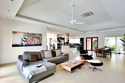 House in Pattaya, Thailand 3 bedrooms № 198420 - photo 2