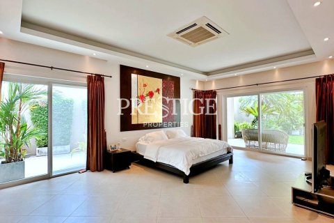 House in Pattaya, Thailand 3 bedrooms № 198420 - photo 10