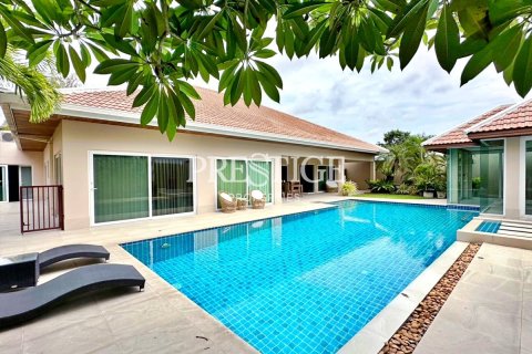 House in Pattaya, Thailand 3 bedrooms № 198420