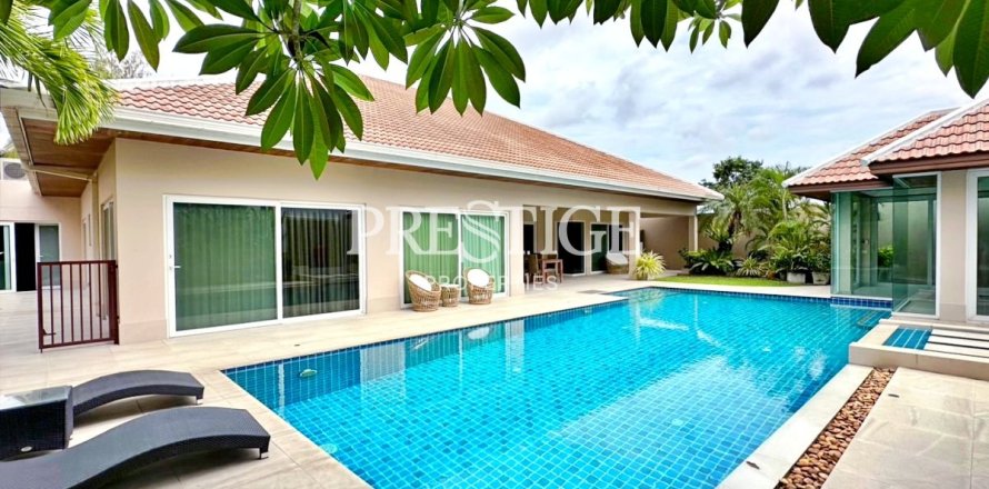 House in Pattaya, Thailand 3 bedrooms № 198420