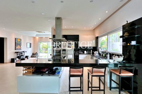 House in Pattaya, Thailand 3 bedrooms № 198420 - photo 9