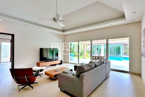 House in Pattaya, Thailand 3 bedrooms № 198420 - photo 4
