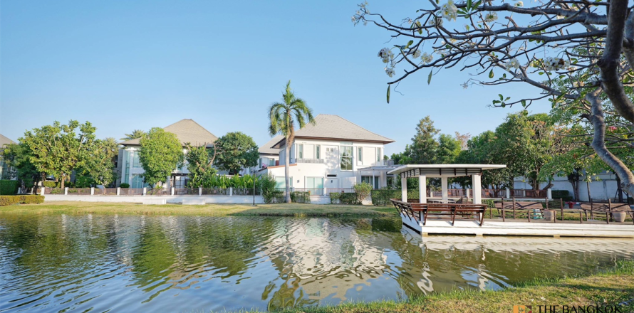 Casa de 3 dormitorios en Bangkok, Tailandia № 189069