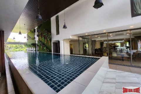 Apartamento de 2 dormitorios en Bangkok, Tailandia № 203255 - foto 3