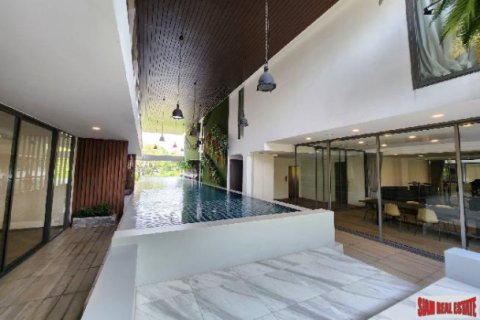 Apartamento de 2 dormitorios en Bangkok, Tailandia № 203255 - foto 5