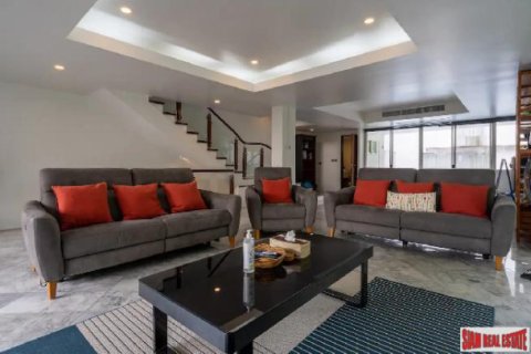 Townhouse in Bangkok, Thailand 3 bedrooms № 203261