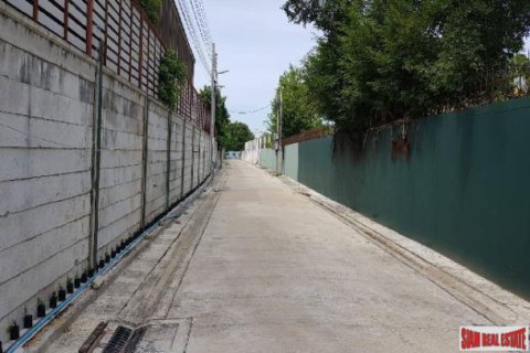 Terreno 800 m2 en Nonthaburi, Tailandia № 203256 - foto 2