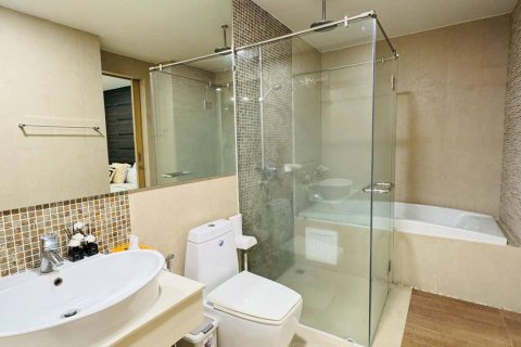 Apartamento de 2 habitaciones en Pattaya, Tailandia № 171370 - foto 8