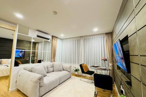Apartamento de 2 habitaciones en Pattaya, Tailandia № 171370 - foto 2