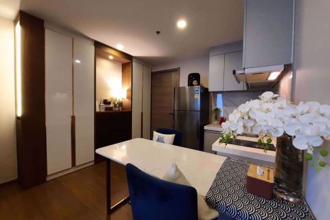 Condominio de 1 dormitorio en Huai Khwang, Bangkok, Tailandia № 48157 - foto 4