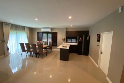 Chalet de 4 dormitorios en San Sai, Tailandia № 134029 - foto 9