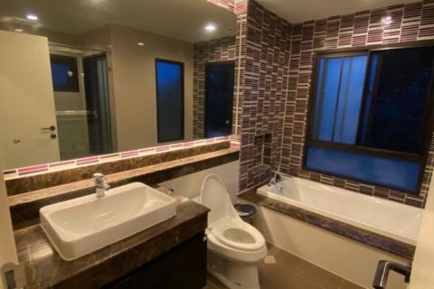 Chalet de 4 dormitorios en San Sai, Tailandia № 134029 - foto 15