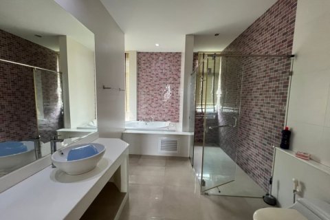 Chalet de 5 dormitorios en Suan Luang, Bangkok, Tailandia № 134028 - foto 12