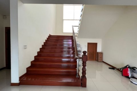 Chalet de 5 dormitorios en Suan Luang, Bangkok, Tailandia № 134028 - foto 15