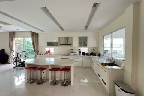 Chalet de 5 dormitorios en Suan Luang, Bangkok, Tailandia № 134028 - foto 7
