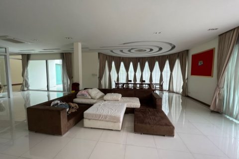 Chalet de 5 dormitorios en Suan Luang, Bangkok, Tailandia № 134028 - foto 6