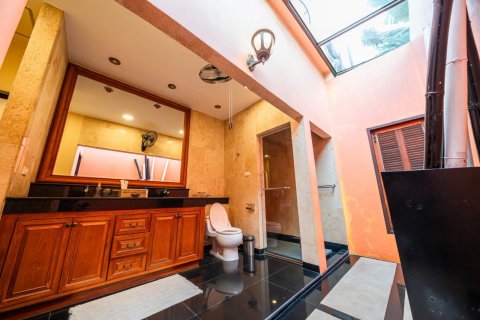 Casa de 3 dormitorios en Pattaya, Tailandia № 150385 - foto 10
