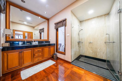 Casa de 3 dormitorios en Pattaya, Tailandia № 150385 - foto 15