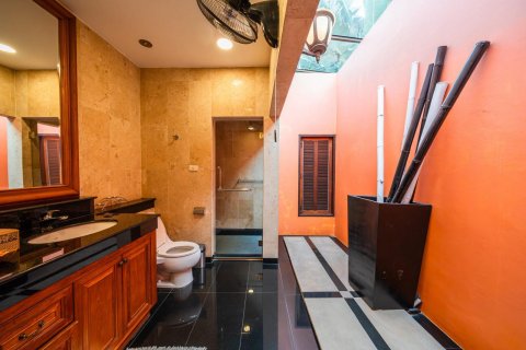 Casa de 3 dormitorios en Pattaya, Tailandia № 150385 - foto 11