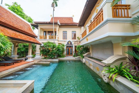 Casa de 3 dormitorios en Pattaya, Tailandia № 150385 - foto 3
