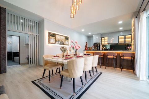 Casa de 4 dormitorios en Pattaya, Tailandia № 150387 - foto 12