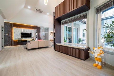 Casa de 4 dormitorios en Pattaya, Tailandia № 150387 - foto 16