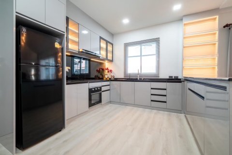 Casa de 4 dormitorios en Pattaya, Tailandia № 150387 - foto 18
