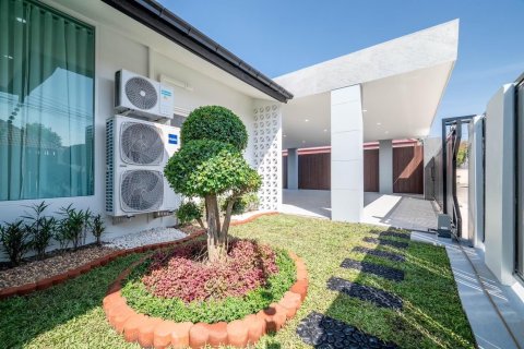 Casa de 4 dormitorios en Pattaya, Tailandia № 150387 - foto 4