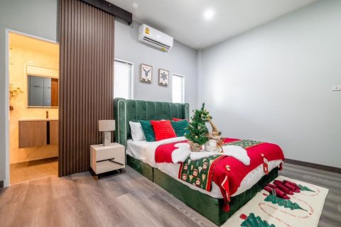 Casa de 4 dormitorios en Pattaya, Tailandia № 150387 - foto 30