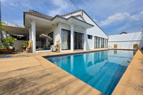 Casa de 3 dormitorios en Pattaya, Tailandia № 150386