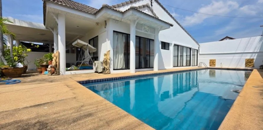 Casa de 3 dormitorios en Pattaya, Tailandia № 150386