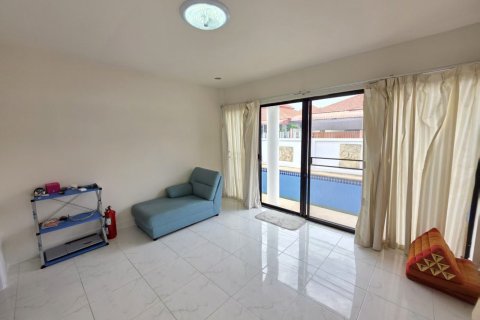 Casa de 3 dormitorios en Pattaya, Tailandia № 150386 - foto 11