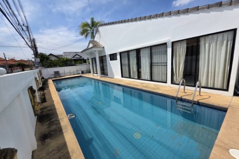 Casa de 3 dormitorios en Pattaya, Tailandia № 150386 - foto 2
