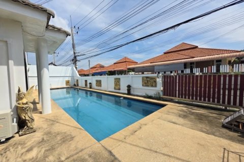 Casa de 3 dormitorios en Pattaya, Tailandia № 150386 - foto 5