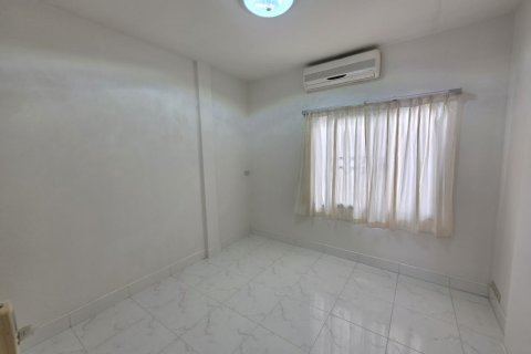 Casa de 3 dormitorios en Pattaya, Tailandia № 150386 - foto 15