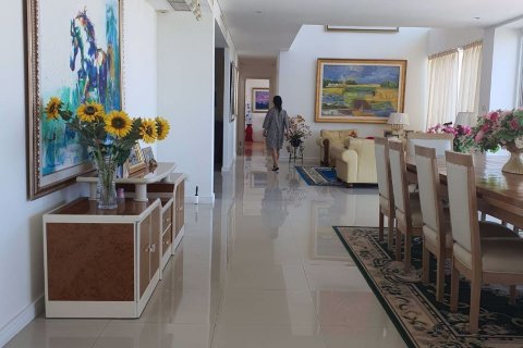 Penthouse in Khlong Toei, Bangkok, Thailand 4 bedrooms № 47856 - photo 9