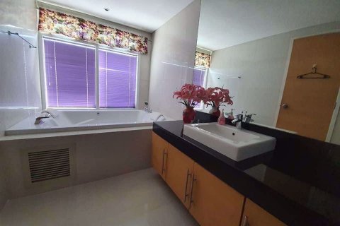 Penthouse in Khlong Toei, Bangkok, Thailand 4 bedrooms № 47856 - photo 21