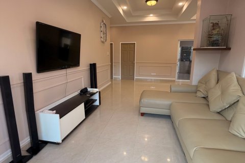 Casa de 3 dormitorios en Pattaya, Tailandia № 162914 - foto 12