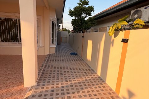Casa de 3 dormitorios en Pattaya, Tailandia № 162914 - foto 6
